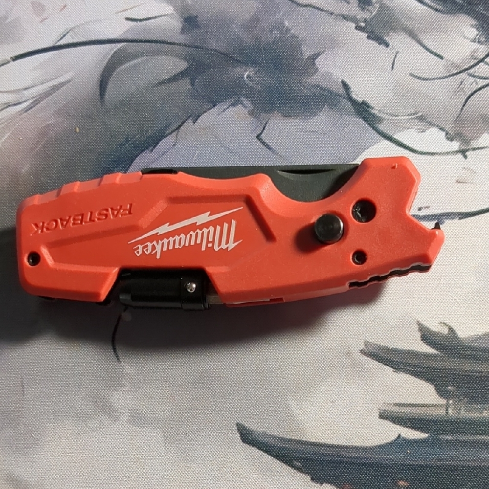 Milwaukee Fastback Red Utility Knife - Picture 4 of 4